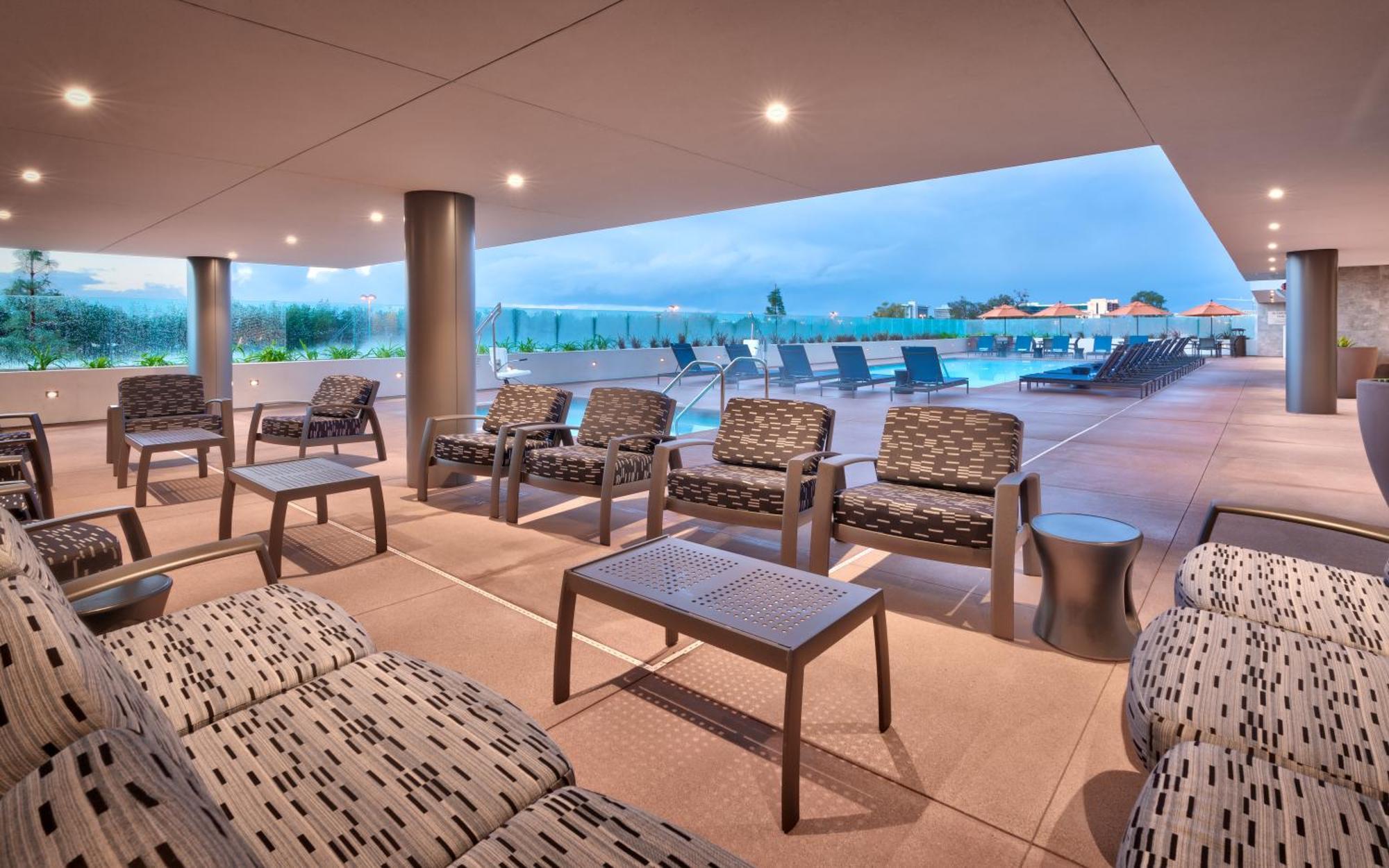 Hotel Hampton & Convention Center 3*